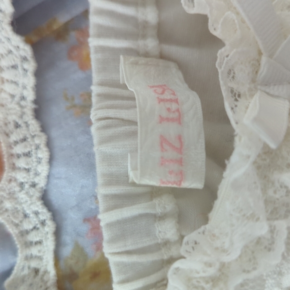 Liz Lisa Camisole - Picture 2 of 4